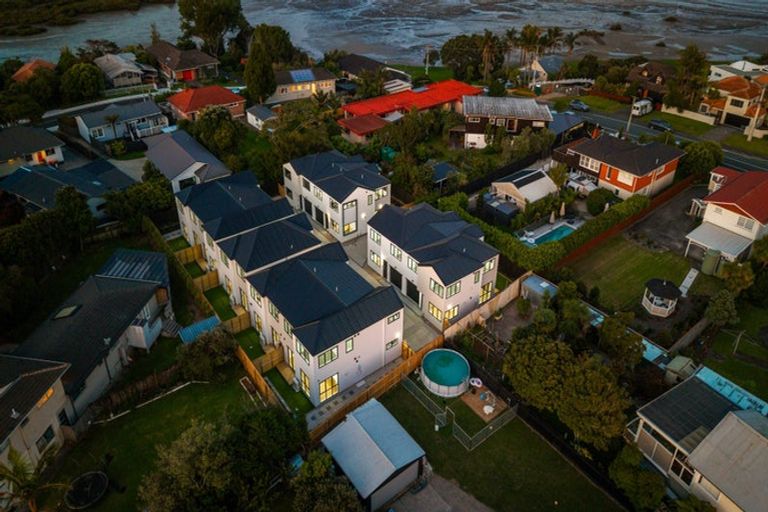 Photo of property in 1/113 Beach Road, Te Atatu Peninsula, Auckland, 0610