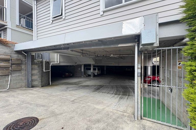 Photo of property in 8e Finlay Terrace, Mount Cook, Wellington, 6021