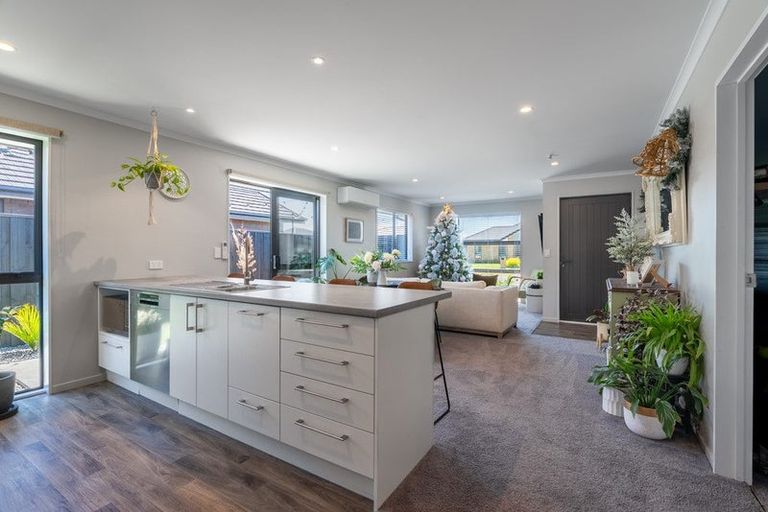 Photo of property in 8 Finstock Way, Rolleston, 7614