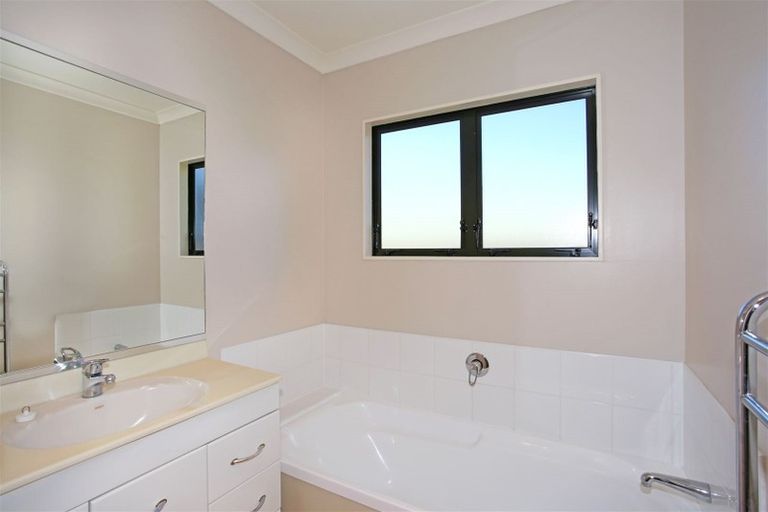 Photo of property in 4 Max Short Drive, Pukekohe, 2120