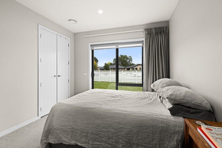 Photo of property in 2 Willowbrook Place, Clive, 4102