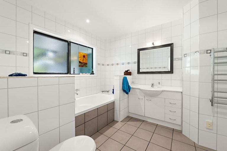 Photo of property in 2 Iwanui Close, Waitara, 4320