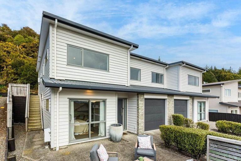 Photo of property in 5 Pacific View, Whitby, Porirua, 5024