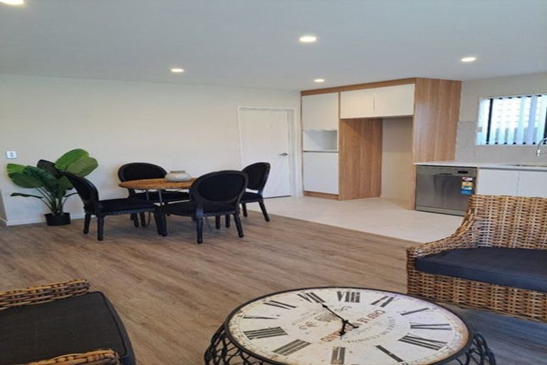 Photo of property in 20 Rorotu Avenue, Karaka, 2113