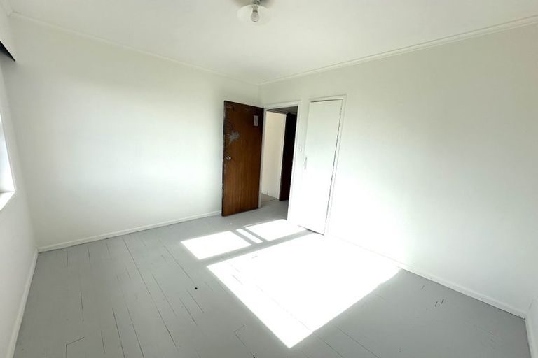 Photo of property in 305 Don Buck Road, Massey, Auckland, 0614