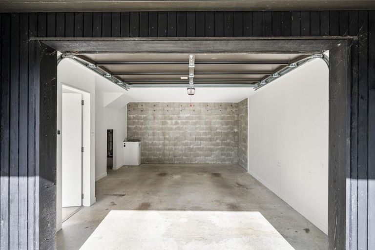 Photo of property in 17 Rua Kai Way, Brooklyn, Wellington, 6021