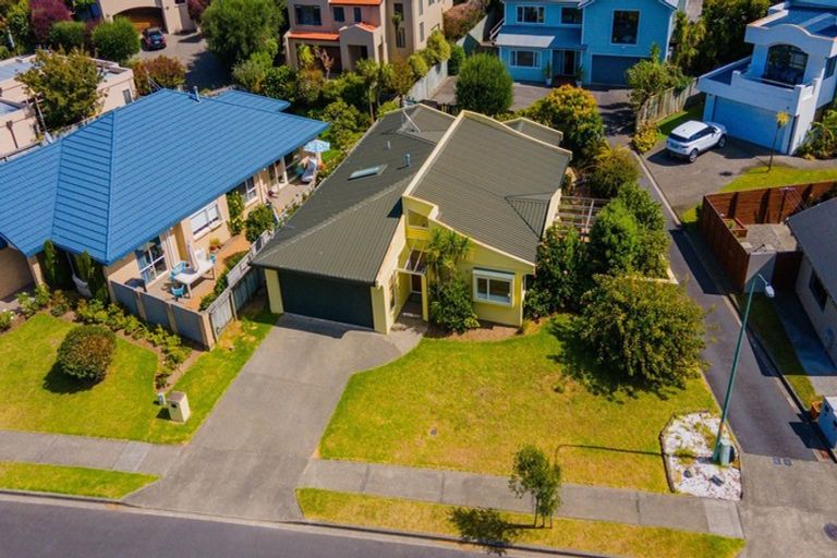Photo of property in 11 Avion Terrace, Raumati Beach, Paraparaumu, 5032