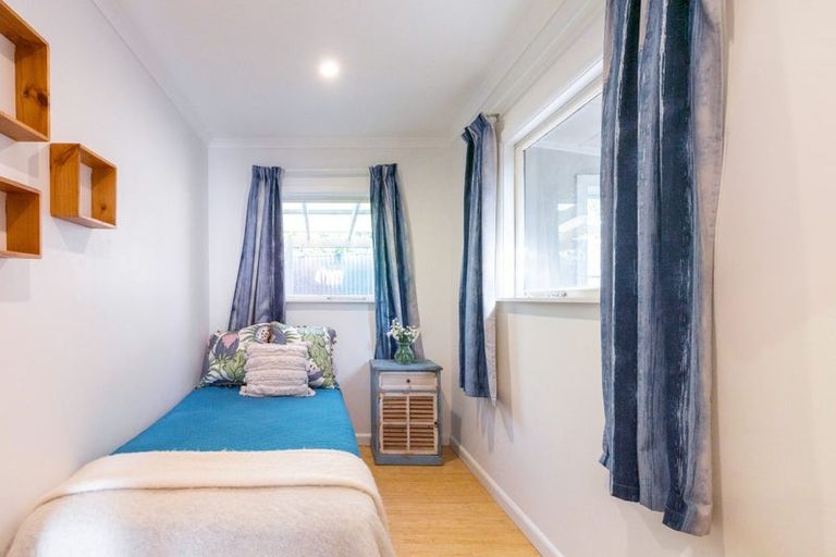 Photo of property in 90 Gillies Crescent, Waimarama, Havelock North, 4294