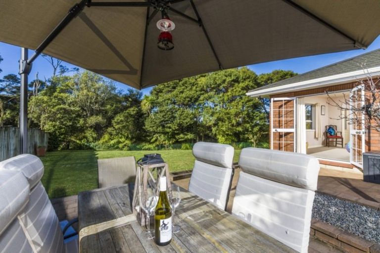 Photo of property in 8 Highwood Grove, Torbay, Auckland, 0630