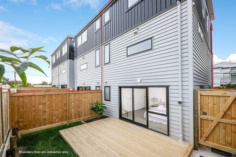 Photo of property in 4/19 Kingdale Road, Henderson, Auckland, 0610