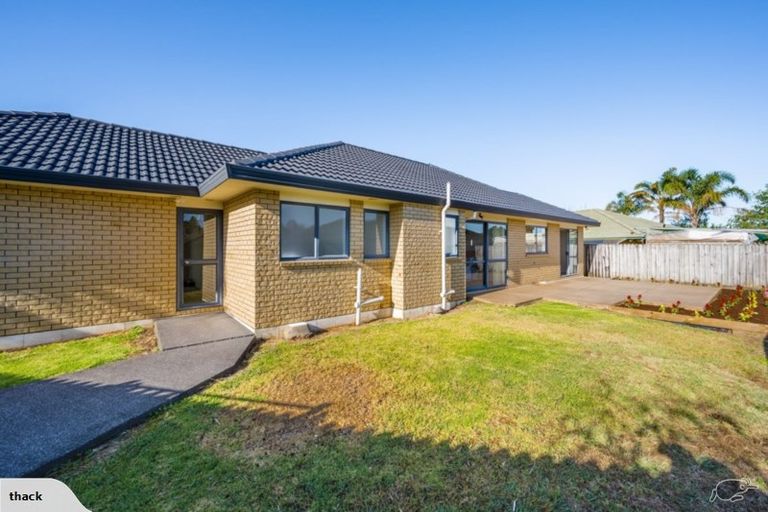 Photo of property in 3 Naul Place, East Tamaki Heights, Auckland, 2016