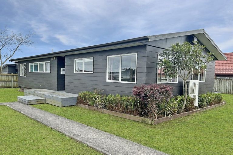 Photo of property in 3 Fuller Close, Levin, 5510