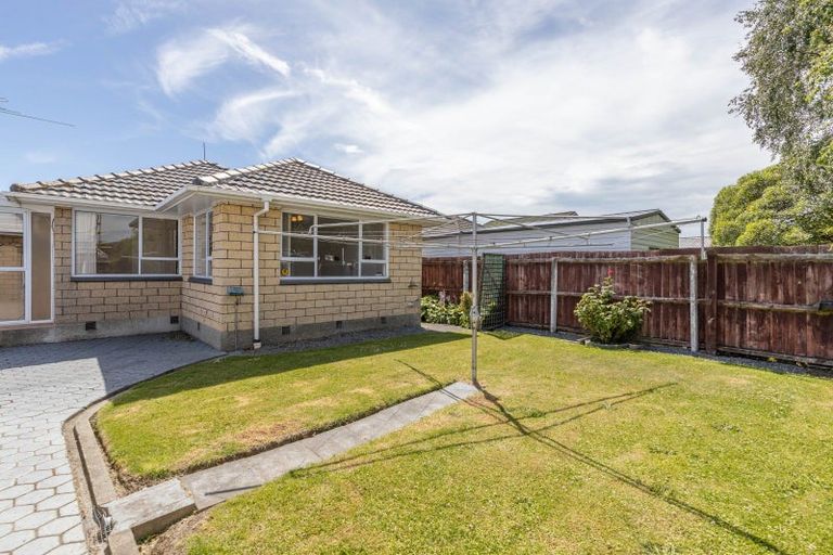 Photo of property in 37 Frensham Crescent, Woolston, Christchurch, 8062