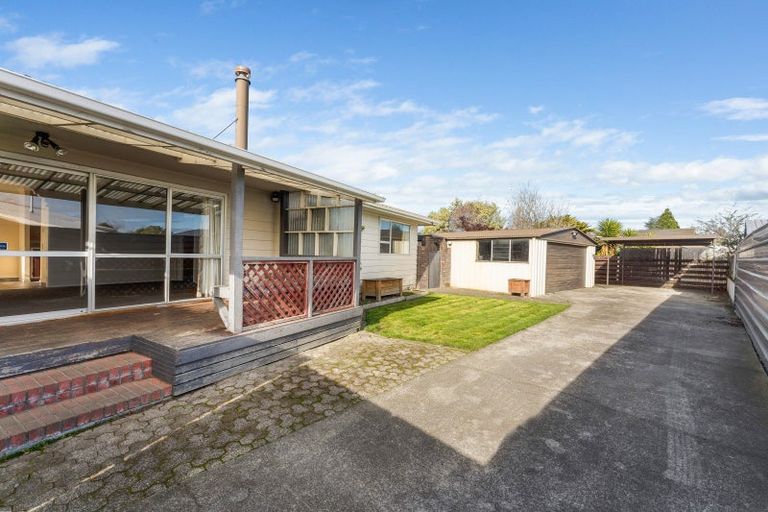 Photo of property in 24 Hillcrest Drive, Kelvin Grove, Palmerston North, 4414