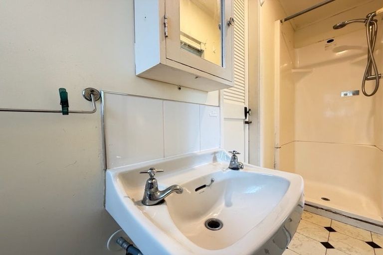 Photo of property in 10 Westview Grove, Miramar, Wellington, 6022