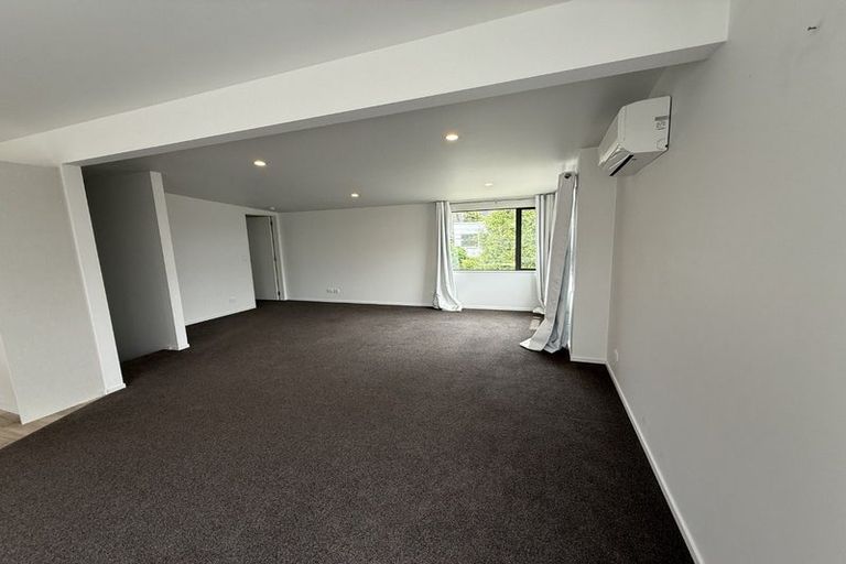 Photo of property in 106a Glanmire Road, Newlands, Wellington, 6037