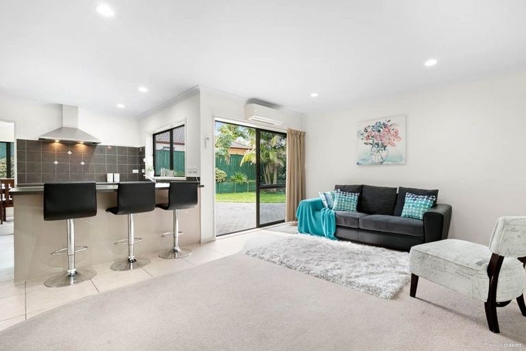 Photo of property in 5 Karson Place, Flat Bush, Auckland, 2016