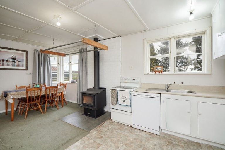 Photo of property in 565 Otautau Wreys Bush Road, Waikoura, Otautau, 9689