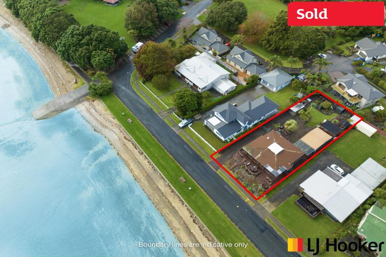 Photo of property in 22 Rangiwhea Road, Waiuku, 2123