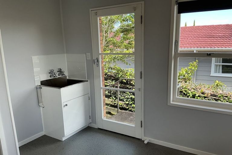 Photo of property in 2/30 Sunnynook Road, Sunnynook, Auckland, 0620