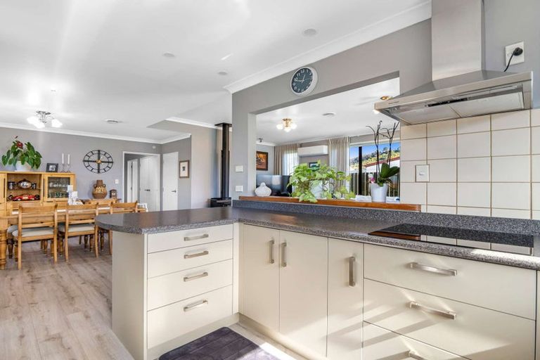 Photo of property in 19a Kawaha Point Road, Fairy Springs, Rotorua, 3015