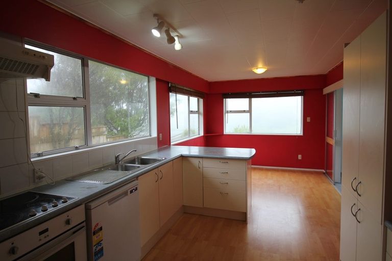 Photo of property in 13a Lyndfield Lane, Newlands, Wellington, 6037