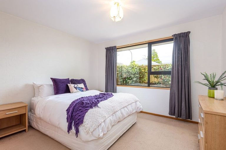 Photo of property in 33 Englefield Road, Belfast, Christchurch, 8051
