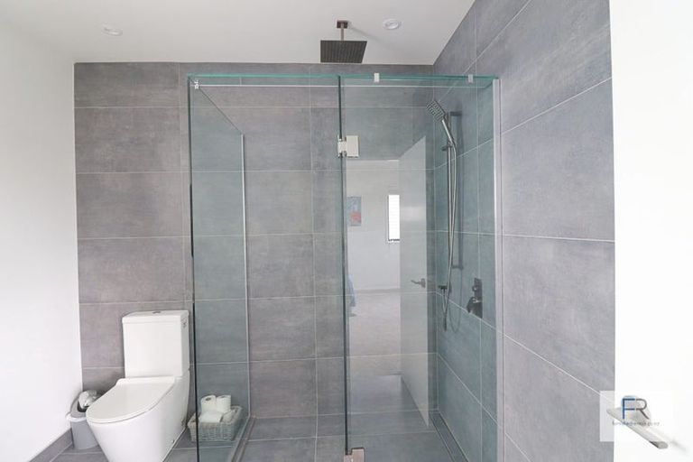 Photo of property in 4 Tapuwae Way, Mangere Bridge, Auckland, 2022