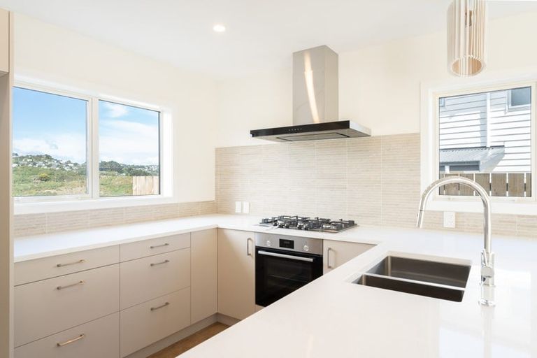 Photo of property in 7 Pine Hill Rise, Glenside, Wellington, 6037
