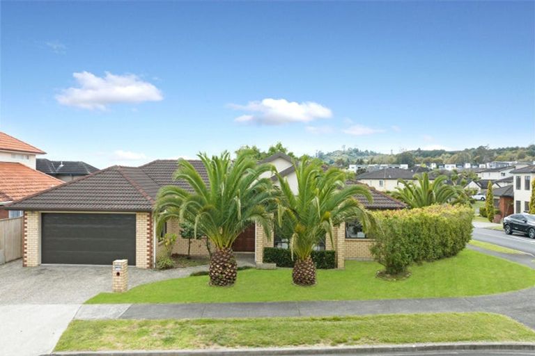 Photo of property in 13 Malahide Drive, Flat Bush, Auckland, 2019