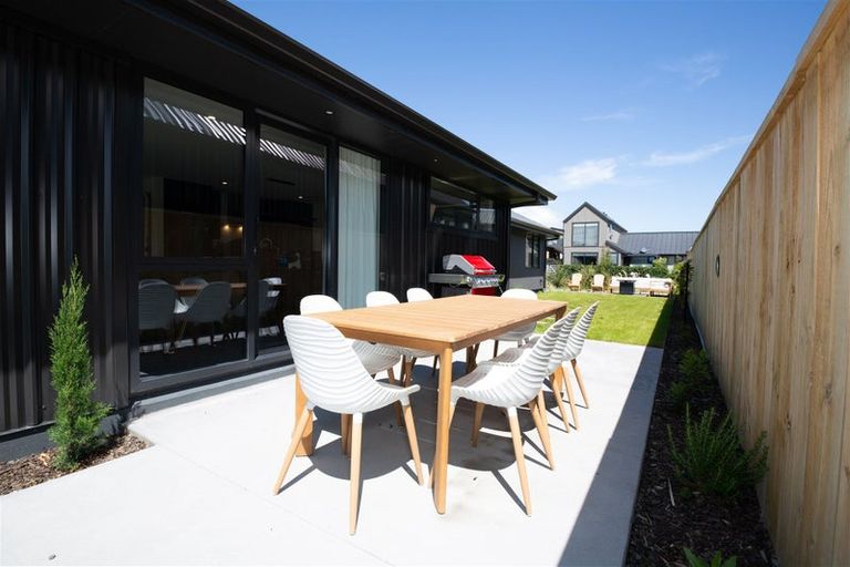 Photo of property in 21 Shelduck Road, Jacks Point, 9371