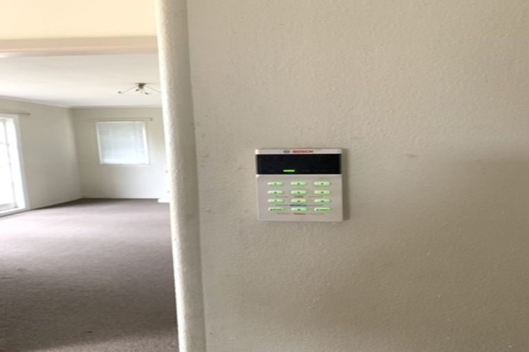 Photo of property in 37 Christmas Road, Manurewa, Auckland, 2102