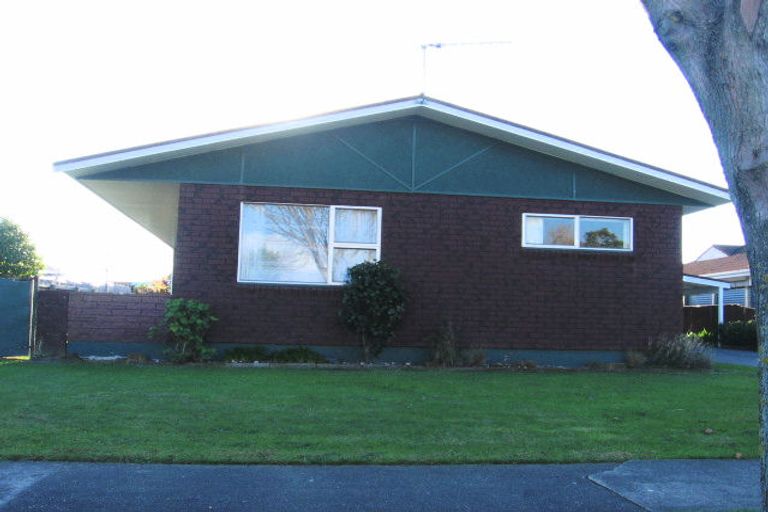 Photo of property in 1/82 John F Kennedy Drive, Milson, Palmerston North, 4414