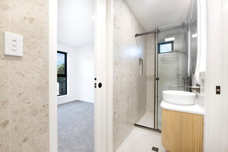 Photo of property in 69d Chivalry Road, Glenfield, Auckland, 0629