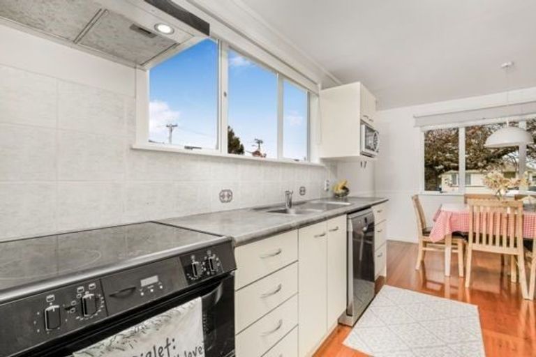Photo of property in 31 Village Way, Ardmore, Papakura, 2582