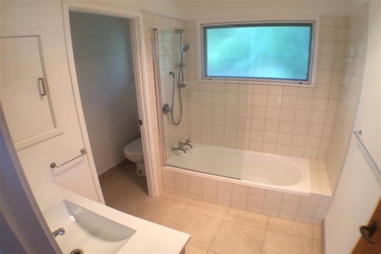 Photo of property in 213b Golf Road, Titirangi, Auckland, 0604