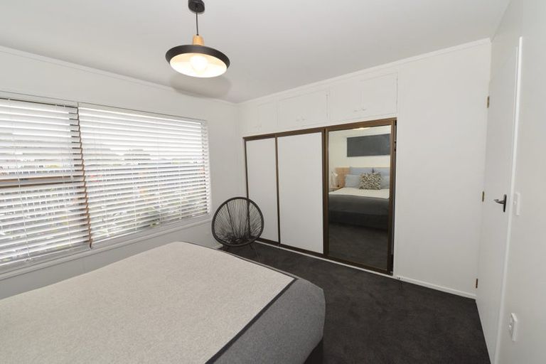 Photo of property in 11 Taupata Street, Redcliffs, Christchurch, 8081