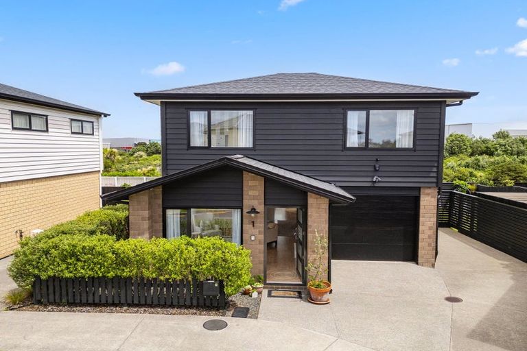 Photo of property in 1 Nga Waka Place, Mangere, Auckland, 2022