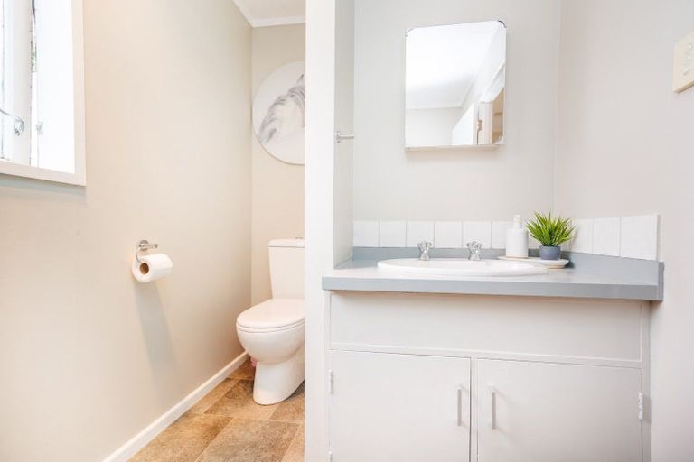 Photo of property in 2 Escort Grove, Awapuni, Palmerston North, 4412