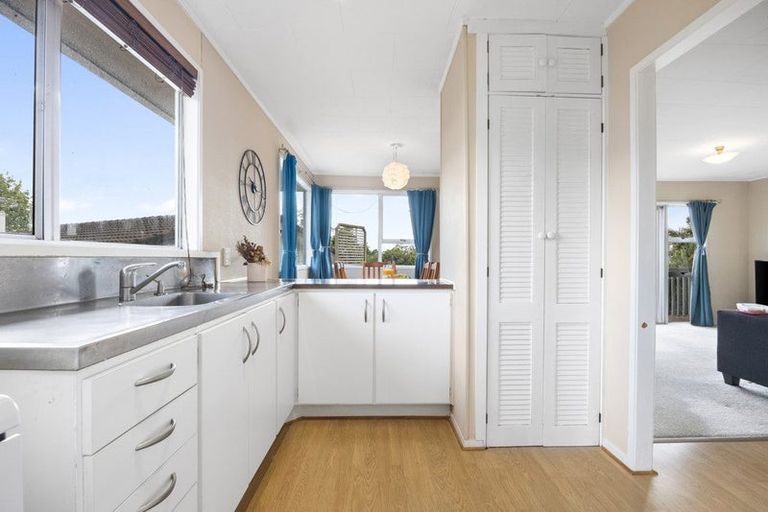 Photo of property in 98 Gallony Avenue, Massey, Auckland, 0614