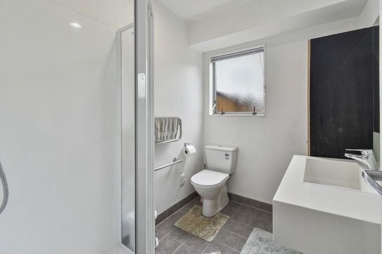 Photo of property in 2/33 Kenderdine Road, Papatoetoe, Auckland, 2025