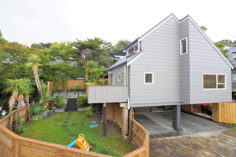 Photo of property in 2/99 Balmain Road, Birkenhead, Auckland, 0626
