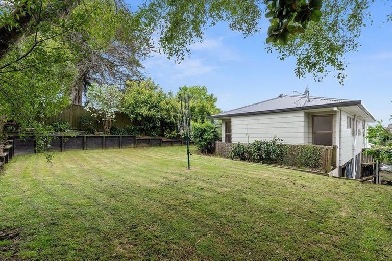Photo of property in 16 Sumich Place, West Harbour, Auckland, 0618