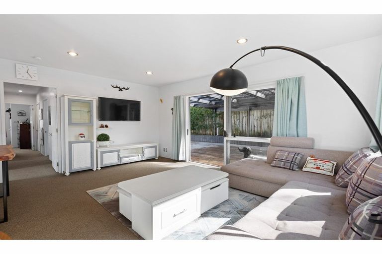 Photo of property in 2a Rata Road, Stanmore Bay, Whangaparaoa, 0932