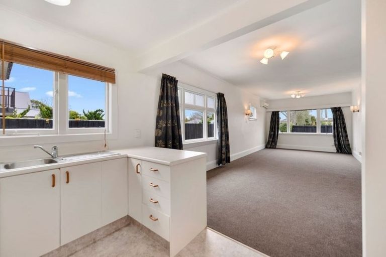 Photo of property in 24 Plynlimon Road, Fendalton, Christchurch, 8052