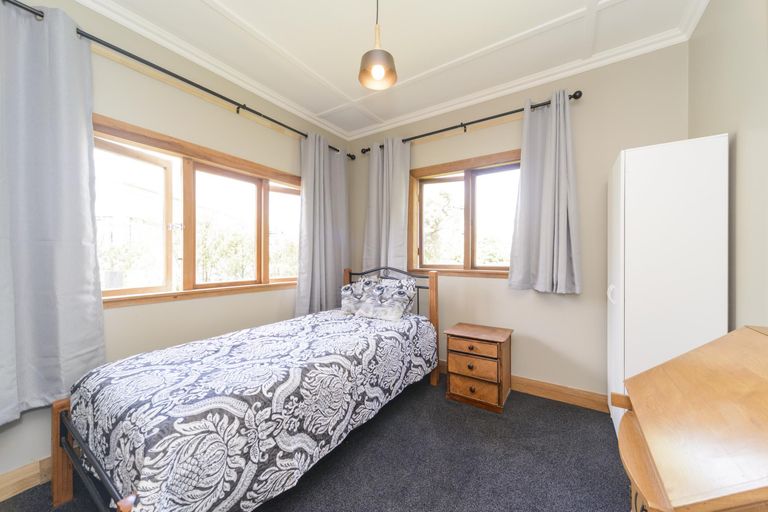 Photo of property in 20 Perrin Place, Kelvin Grove, Palmerston North, 4414