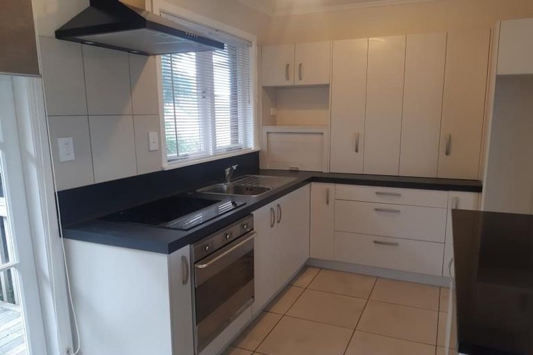 Photo of property in 2/15 East Coast Road, Milford, Auckland, 0620