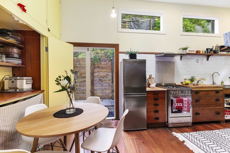 Photo of property in 23 Crieff Street, Northland, Wellington, 6012