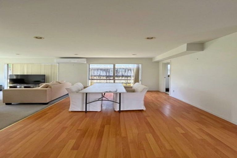 Photo of property in 15 Merlot Way, Te Atatu South, Auckland, 0610