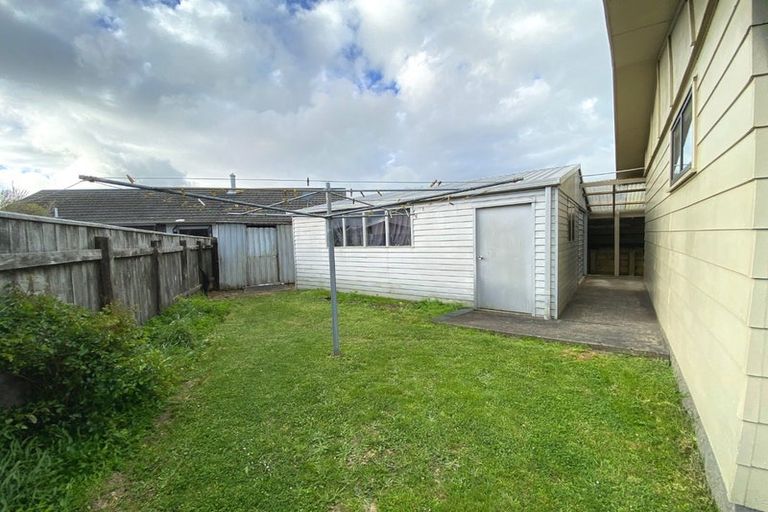 Photo of property in 75 Horokiwi Road West, Newlands, Wellington, 6037